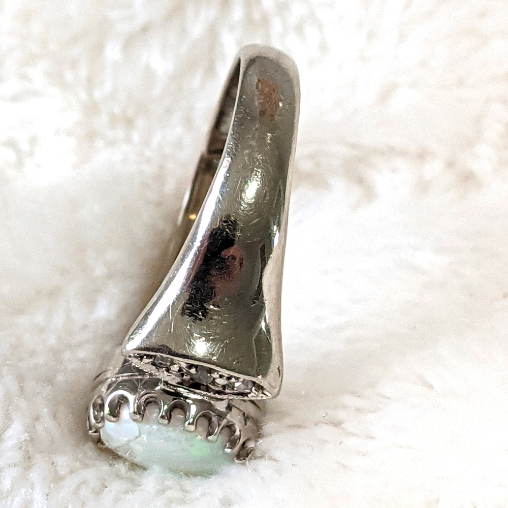 10K White Gold Vintage Diamond and Opal Ri… - Picture 7 of 9